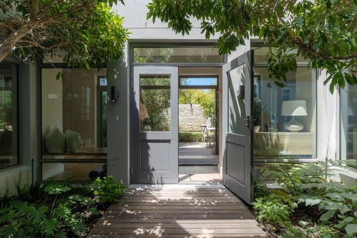 Waterlily – Solar-Powered 5-Bedroom Lakeside Haven gallery image 5