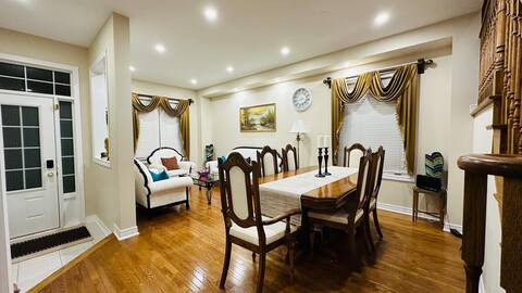 Elegant house, 4 bed, 4 bath, just 24 mins to YYZ