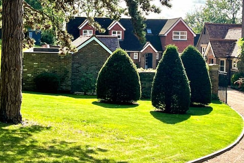 Welcoming house with country views near St Albans