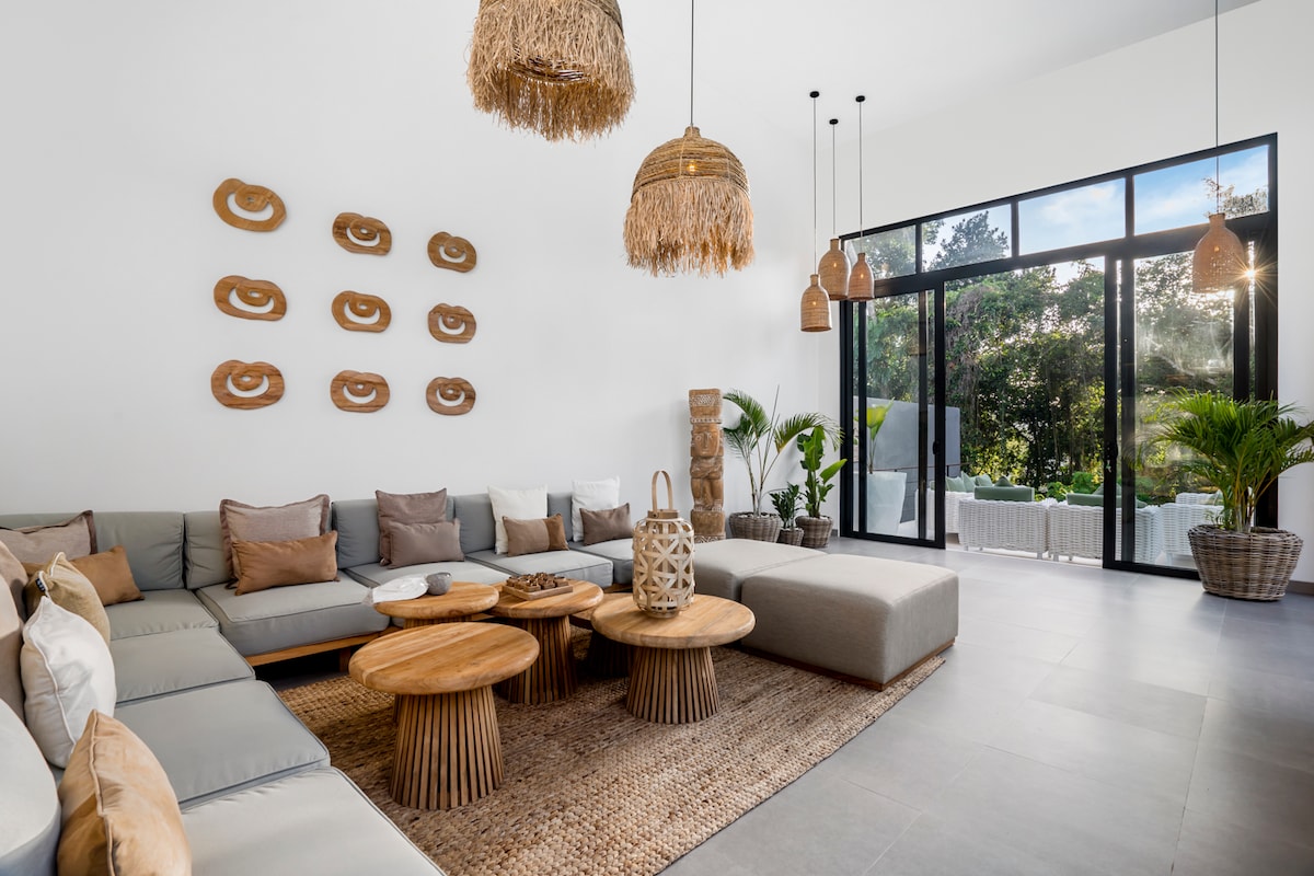 Villa in Kecamatan Ubud · ★4.83 · 5 bedrooms · 5 beds · 5.5 baths, comparabile Airbnb