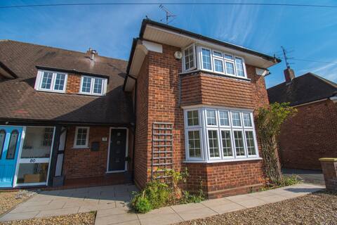 Beautiful Holiday Home 6 Bedroom London Outskirts