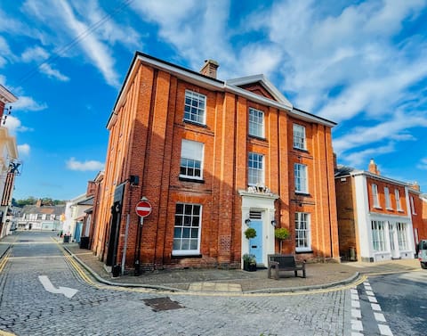 Luxury Georgian House With Sauna Sleeps 19-23