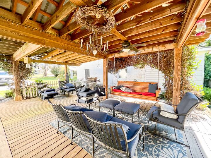 The Cottage at Woodland Estate, Downstairs Unit Guesthouses for Rent