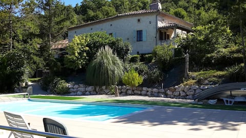 Eco Gîte Théron Fontaine (15 seats with pool)