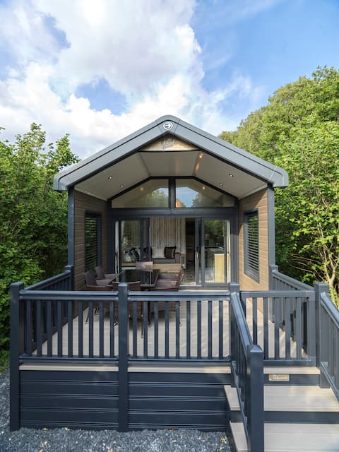 Deluxe Glamping Pod Dog Friendly (Hideaway)