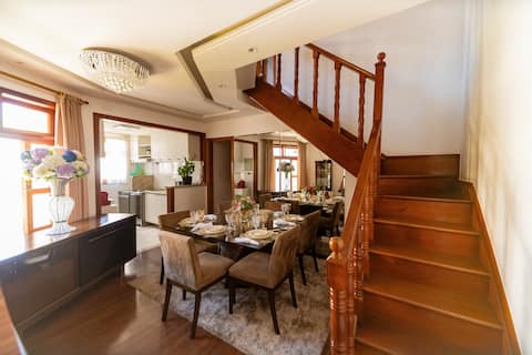 Top performing Airbnb: Luxurious and comfortable duplex in the Capivari neighborhood in Campos Do Jordão