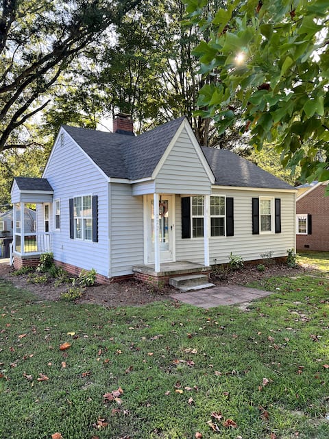 Pet Friendly, in-town,
Sleeps 4-6
gso/w-s/hp