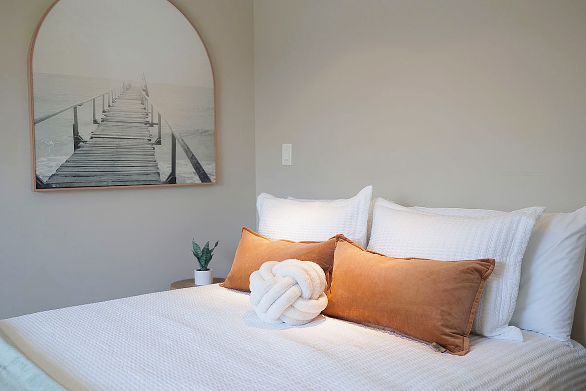 ห้องนอนเตียงควีนไซส์