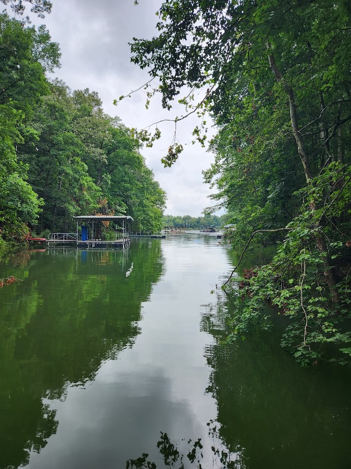 Discover your luxury lakeside retreat today! Houses for Rent in