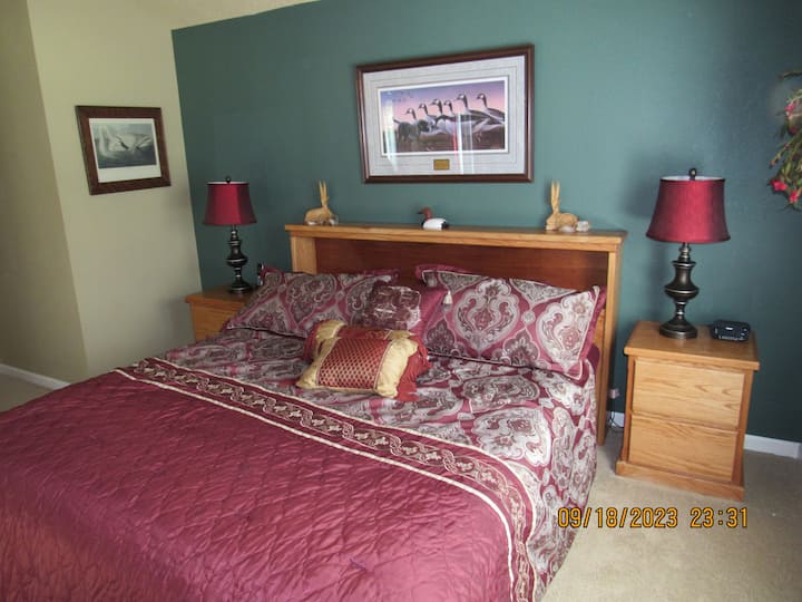 Основна спалня с любезно легло