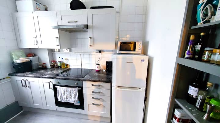 Beautiful Spacious Flat (Zone 1, Aldgate East) - Londen