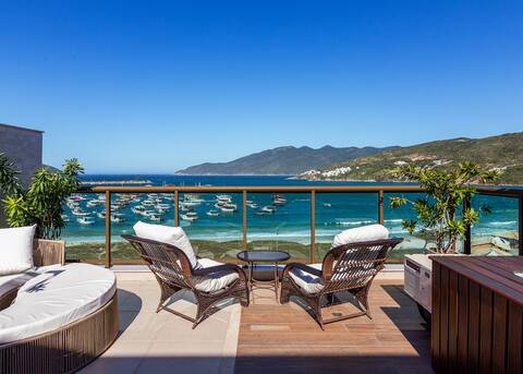 Luxury Coverage in Praia dos Anjos for 10