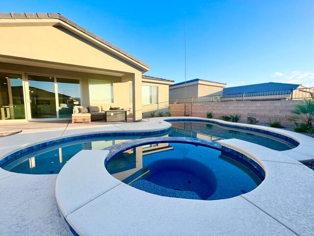Beautiful Mesquite Pool House (heated pool & spa) gallery image 2
