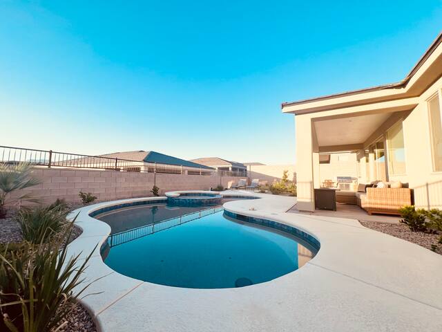 Beautiful Mesquite Pool House (heated pool & spa) gallery image 4