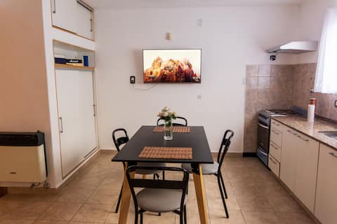 Top Airbnb: House for four guests, close to everything. en Rosario