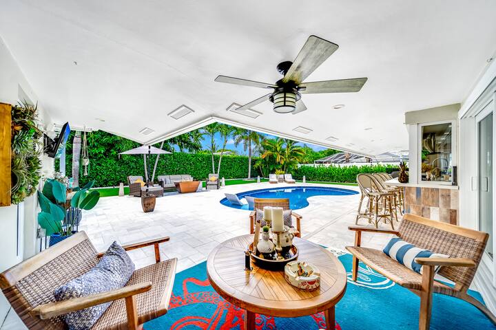 Heated SaltPool+HotTub! Golf Cart+1 Mile 2 Beach!