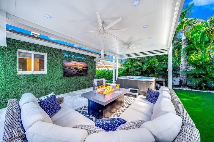 Heated SaltPool+HotTub! Golf Cart+1 Mile 2 Beach! gallery image 5