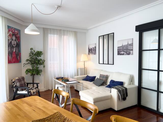 C Apartamento de ensueño en la misma Plaza Callao gallery image 2