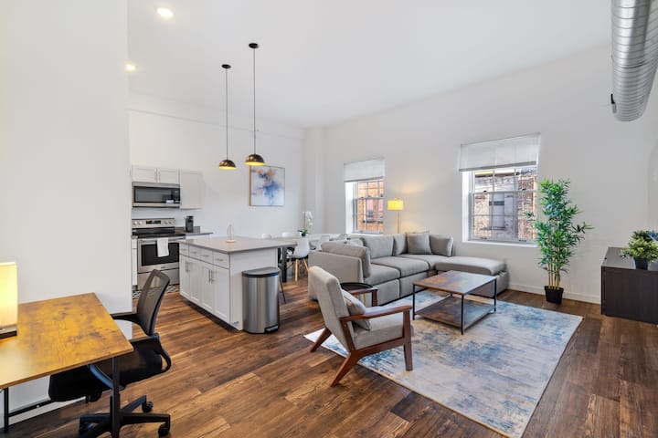 Massive Unit Near Stadium – Perfect For Game Days! - PNC Park - Pittsburgh