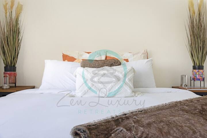 เซนแคสเคด: เพนท์เฮาส์ลอฟท์หรู 4 ห้องนอนพร้อมวิว - มีสไตล์บนเตียงควีนไซส์ที่ได้รับการออกแบบอย่างหรูหราของเราให้ทั้งความสะดวกสบายและความซับซ้อนสำหรับการเข้าพักของคุณ