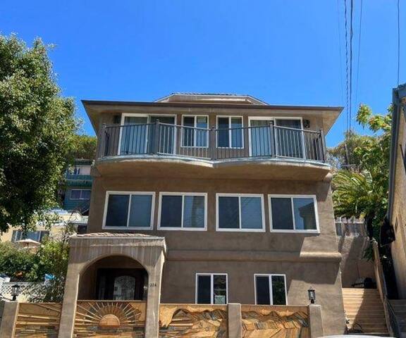 Hilltop Penthouse 2BD/2BA+Golf Cart+AC! gallery image 3