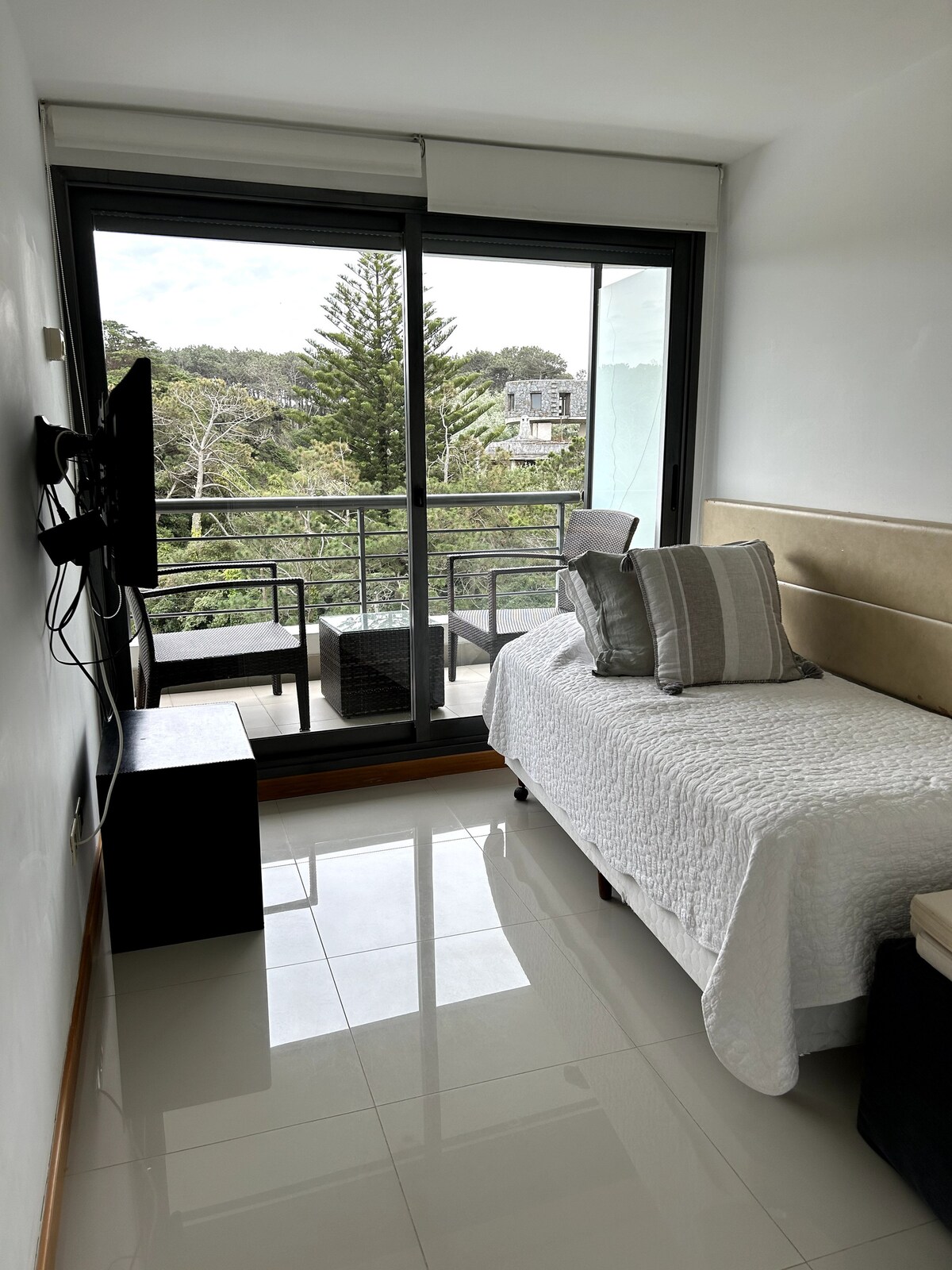 ダブルベッド1台付きの3つ目の部屋