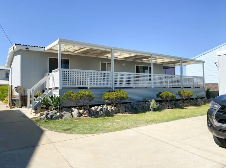 B'Free Escape - Spacious home for 12 guests - Houses for Rent in Lancelin,  Western Australia, Australia - Airbnb