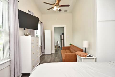 Chic Studio in Winter Garden