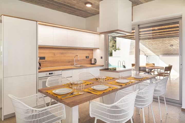 Modern Villa w/Private Pool 4km from Plakias Beach
