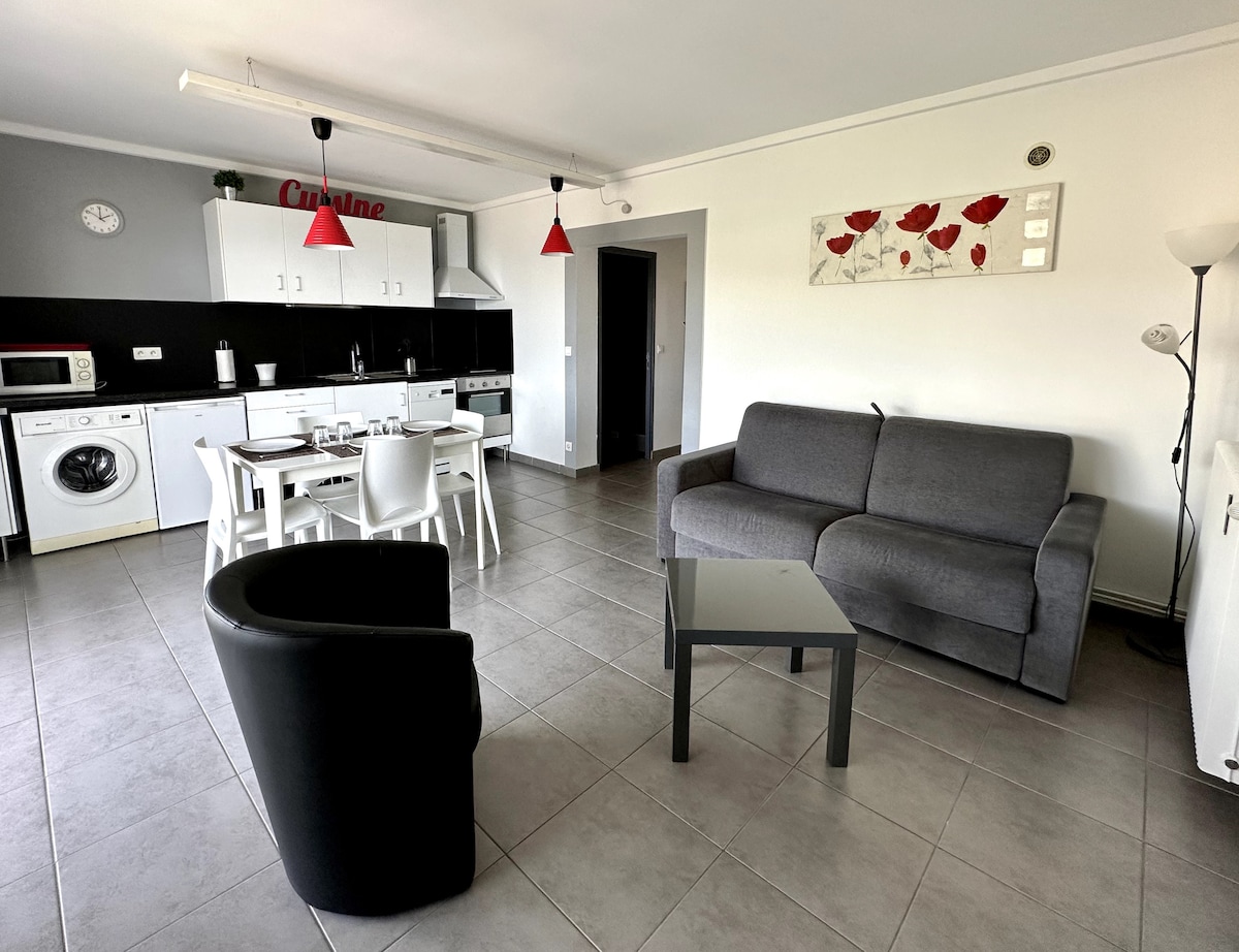 Leistungsstarkes Airbnb: Beautiful T2, top floor, sea view in Cassis