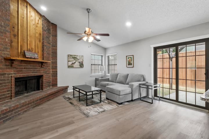 Updated Denton 3 Bed 2 Bath - Denton, TX