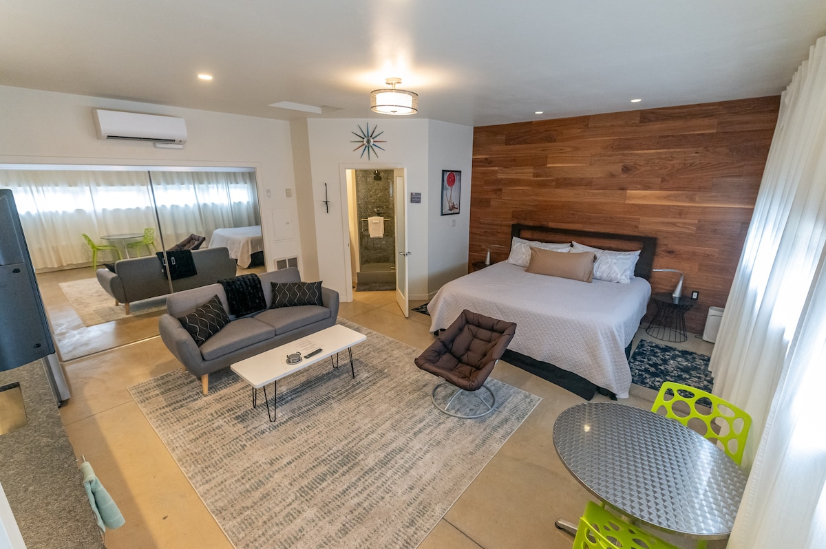 สตูดิโอผู้เข้าพักคนที่สองภายใน