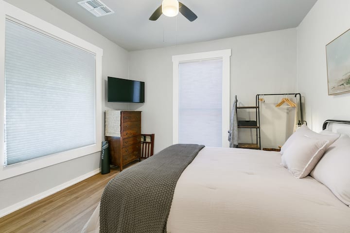 Televisión inteligente en el dormitorio