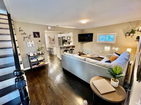 Top Airbnb: Newly Renovated Saratoga Home - Walkable to town! in Saratoga Springs