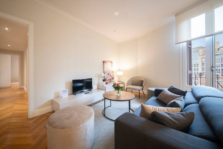 Superior Three Bedroom Apartment Passeig de Gracia gallery image 3