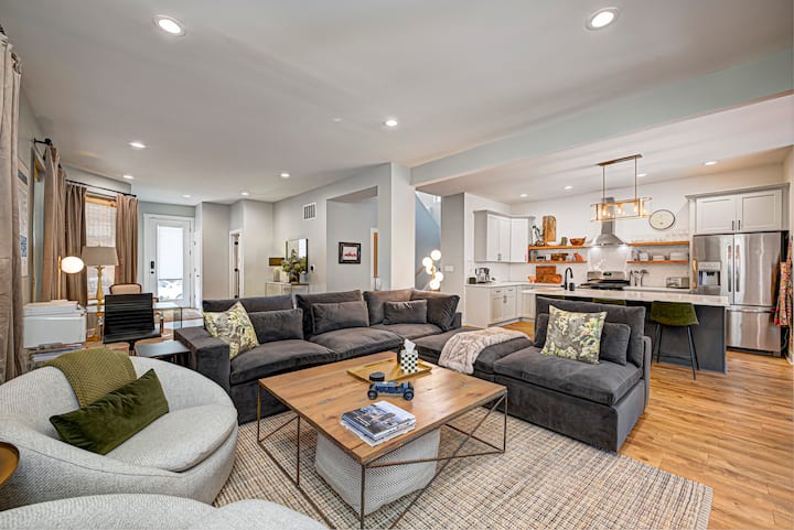 Luxe Indy Home~5 Min Lucas Oil & Convention Center - 인디애나폴리스
