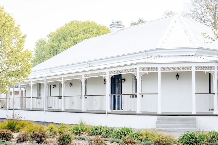 The Welcome Inn | Central Orange | Pet friendly