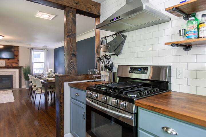 Hot tub | BBQ Grill Jun2024 | 5min to MOA &Airport gallery image 3