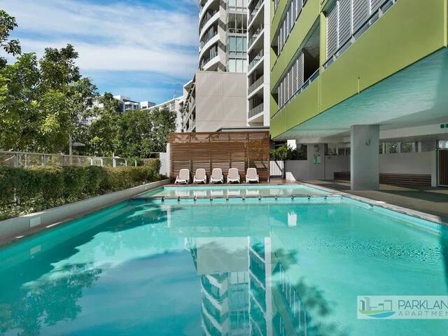 CBD Luxury Spacious Family Friendly gallery image 3