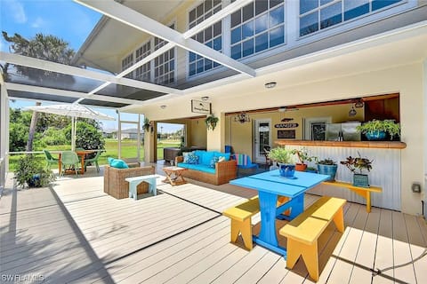 Island Paradise- Big Hot tub, Bikes, Ocean fishing
