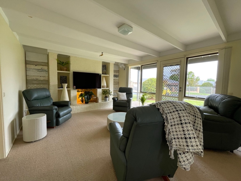 Successful Airbnb property: Bliss by the Bay  Best location in Dromana