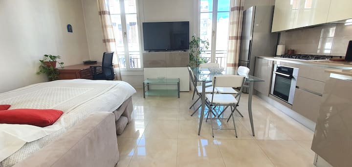 Elegant, Fully Renovated Apartment By The Beach - Antibes