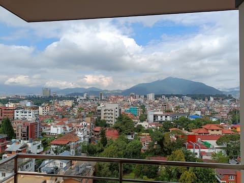 Wanderer’s Spacious 8th Floor Designer Apartment