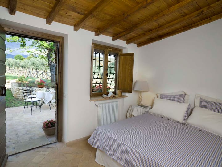 Agriturismo A Roma: Camera Glicine In Casale - Colonna