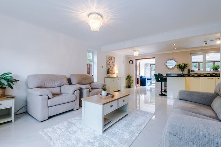 Detached 5 bed House in Worsley Manchester