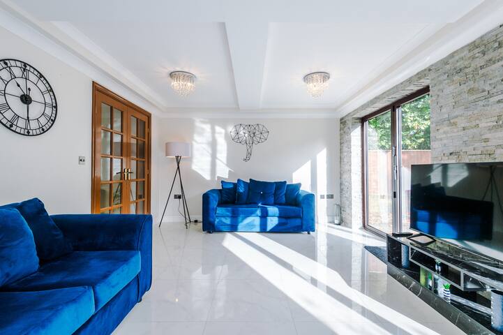 Detached 5 bed House in Worsley Manchester gallery image 3