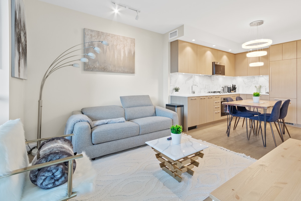 Sebule imewekewa viti vya kupendeza, mfumo wa burudani wa hali ya sanaa na mchoro huunda mandhari ya  amani yenye utulivu.