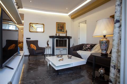 Popular Airbnb listing: Calliope & Terpsichore by Heloni in ΜΑΚΡΥΓΙΑΝΝΗ