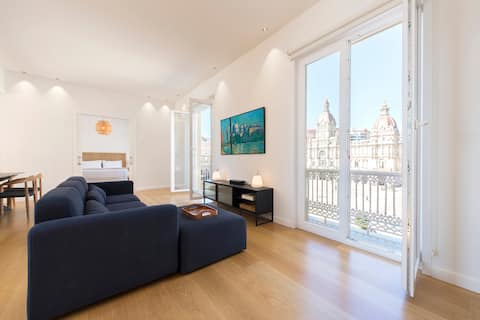 Anuncio de Airbnb popular: Lux Maria Pita Heart of Coruña en A Coruña