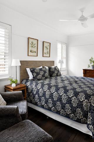 Light & leafy Malvern apartment gallery image 4